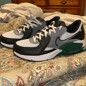 Nike excee green/white/black size 8.5 mens